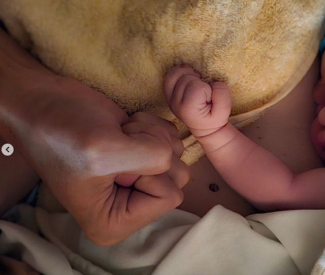 래퍼 빈지노와 아내 스테파니 미초바 부부가 부모가 됐다. /사진=빈지노 인스타그램 캡처