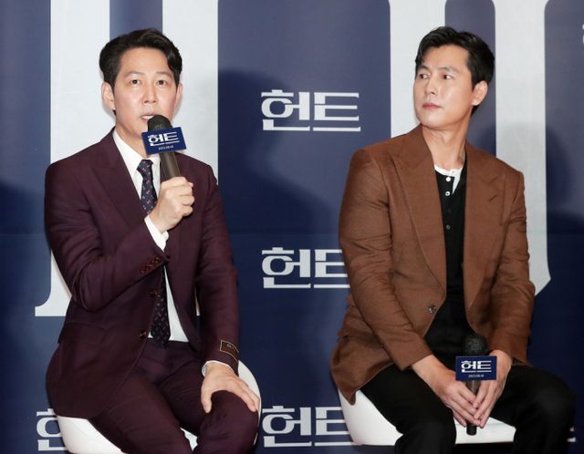 배우 정우성과 이정재가 공동으로 매입한 서울 강남구 도산대로변 건물 가치가 4년 만에 170억원가량 상승한 것으로 추정됐다. 사진은 이정재와 정우성이 영화 '헌트' 쇼케이스에 참석해 인사말을 하고 있는 모습. /사진=뉴시스 