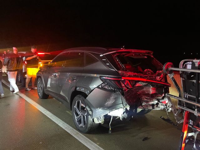순천∼완주고속도로 동전주 나들목 인근에서 차량이 잇따라 부딪혀 6명이 크고 작은 부상을 입었다. 지난 1일 전북 순천완주고속도로 동전주 IC 인근에서 차량 사고가 연이어 발생했다./사진=뉴스1(전북자치도소방본부 제공) 