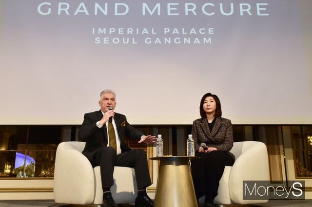 ▲ 빈센트 르레이 사장과 김경림 총 지배인