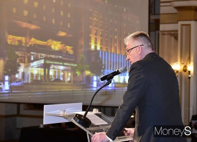 ▲ 호텔 소개하는 빈센트 르레이 사장