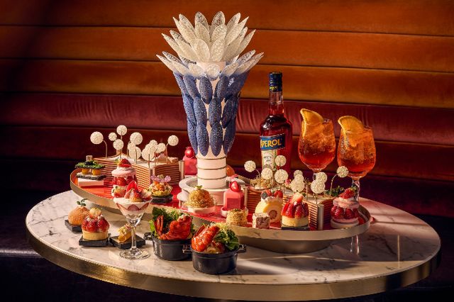 아페롤 스프리츠가 인스파이어 호텔 겨울 딸기 애프터눈 티 세트 프로모션을 진행한다. /사진=아페롤