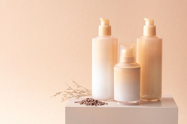 뷰티업계가 도널드 트럼프 미국 대통령 당선인의 관세 정책 진행 상황을 지켜보고 있다. 관세 부과는 확실할 것 같다는 전망에 가격 경쟁력 저하는 불가피하다는 분석이 나온다. 사진은 기사 본문과는 무관한 이미지. /사진=이미지투데이