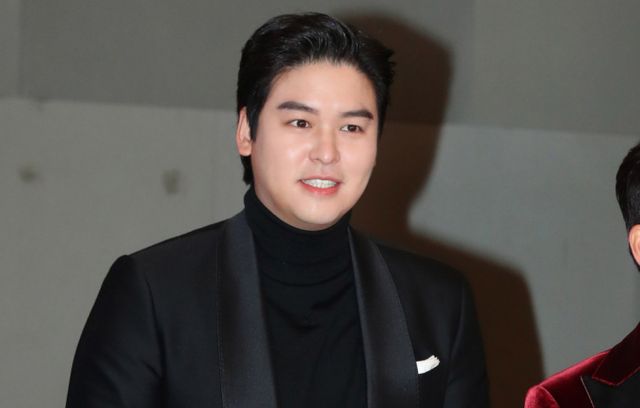 배우 이장우가 내년 결혼을 발표했다.사진은 지난해 12월 서울 마포구 상암동 MBC 사옥에서 진행된 '2023 MBC 방송연예대상' 레드카펫 행사에 참석한 배우 이장우. /사진=스타뉴스