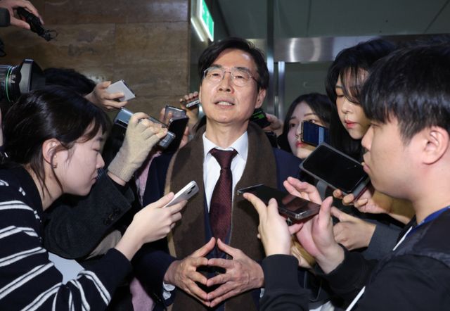 조경태 국민의힘 의원이 10일 윤석열 대통령의 사퇴를 요구했다. 사진은 서울 여의도 국회에서 중진의원 회동 후 비상의원총회장으로 향하고 있다. /사진=뉴시스