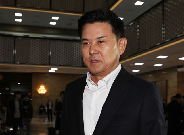 김태호 국민의힘 원내대표 후보가 현행 부결 당론에서 자율투표로 선회할 수 있다는 입장을 내놨다. 사진은 김 의원이 11일 서울 여의도 국회에서 열린 제419회국회(임시회) 제1차 본회의 윤석열 대통령 위헌적 비상계엄 선포 내란행위 관련 긴급현안질문에 참석하고 있는 모습. /사진=뉴스1