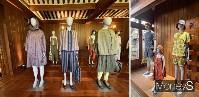 신세계인터내셔날의 라이프스타일 브랜드 자주가 한국적인 요소를 강조한 리브랜딩을 진행한다. 11일 오전 서울 종로구 자주앳홈 SS2025 전시장에 다양한 패션 상품이 진열돼 있다. /사진=김서현 기자