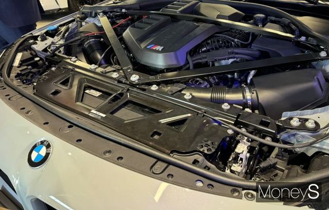 M2에 장착된 직렬 6기통 엔진. /사진=정연 기자