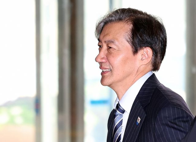 조국 조국혁신당 대표가 "토요일이 아니라 당장 탄핵해야한다"고 강조했다. 사진은 지난 11일 서울 여의도 국회 본청에 들어선 조국 조국혁신당 대표. /사진=뉴스1