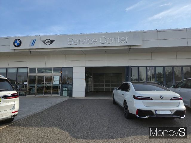 BMW 그룹 코리아는 인천국제공항을 이용하는 고객을 대상으로 '에어포트 서비스'를 제공한다. 사진은 BMW 드라이빙센터에 위치한 서비스센터./사진=김이재 기자