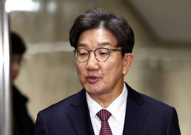 윤석열 대통령이 권성동 의원이 국민의힘 원내대로 선출 된 직후 전화 통화를 했다. 사진은 12일 서울 여의도 국회에서 열린 의원총회를 마친 권성동 국민의힘 원내대표의 모습. /사진=뉴스1