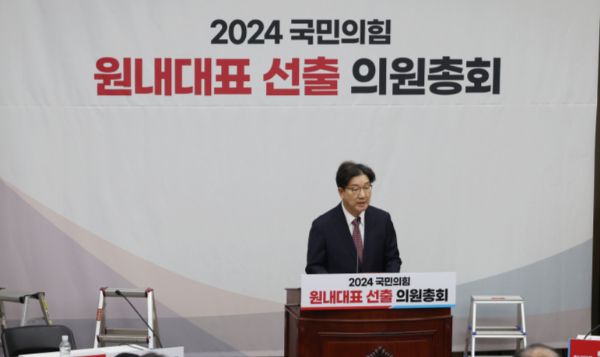  국민의힘 원내대표 경선에 나선 권성동 의원이 "탄핵보다 무서운 것은 분열"이라며 "주요 현안마다 한동훈 대표와 충분히 상의하겠다"고 말했다. 사진은 이날 정견발표 중인 권 의원의 모습. /사진=뉴시스