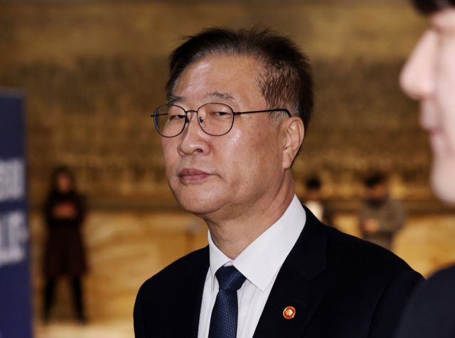 박성재 법무부 장관과 조지호 경찰청장에 대한 탄핵소추안이 국회를 통과했다. 사진은 박성재 법무부 장관이 11일 오후 서울 여의도 국회에서 열린 제419회국회(임시회) 제1차 본회의 윤석열 대통령 위헌적 비상계엄 선포 내란행위 관련 긴급현안질문에 출석하는 모습. /사진=뉴스1