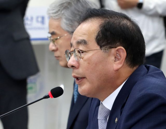 하윤수 부산시교육감이 12일 대법원에서 당선무효형을 확정 받았다. 하 교육감이 지난 10월 18일 부산 금정구 부산대학교에서 열린 국회 교육위원회의 경남·부산·울산교육청에 대한 국정감사에서 의원 질의에 답하고 있는 모습. /사진=뉴스1