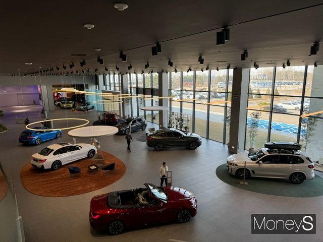 BMW 드라이빙센터 내 핵심 공간인 플라자 전경. /사진=정연 기자