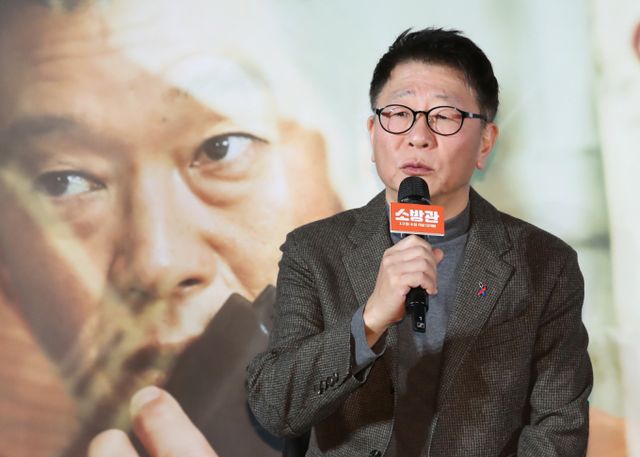 곽규택 의원(국민의힘·부산 서구동구)의 친형이자 영화 '소방관'의 곽경택 감독이 공식입장을 밝혔다. 사진은 곽경택 감독이 지난달 8일 서울 용산구 CGV 용산아이파크몰에서 열린 영화 '소방관' 제작보고회에서 인사말을 하는 모습. /사진=뉴스1