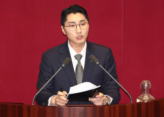 윤석열 대통령에 대한 탄핵안 표결을 앞두고 여·야 신경전이 치열하다. 사진은 13일 서울 여의도 국회에서 열린 긴급현안질의에 참여한 박준태 국민의힘 의원의 모습. /사진=뉴스1