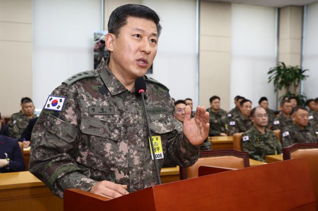 정성우 국군방첩사령부 1처장(준장 진)이 12·3 비상계엄 당시 중앙선거관리위원회에 요원들이 투입과 관련해 부하들의 문제 제기에 불법 명령을 중단했다고 강조했다. 사진은 정 처장이 지난 10일 서울 여의도 국회 국방위원회에서 열린 계엄 관련 긴급 현안질의에서 위원 질의에 답하는 모습. /사진=뉴스1
