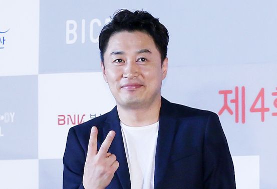 컬투 정찬우가 연예계 활동을 중단한 가운데, 6년 만에 뜻밖의 근황이 포착됐다. 사진은 지난 2016년 부산 해운대구 영화의전당에서 진행된 '제4회 부산국제코미디페스티벌' 블루카펫 행사에 참석한 개그맨 정찬우./사진=머니투데이