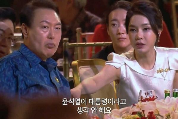 김건희 여사를 둘러싼 논란을 다룬 다큐멘터리 영화 '퍼스트레이디' 후기가 전해지고 있다. 사진은 영화 '퍼스트레이디' 장면. /사진=코리아필름 유튜브 캡처