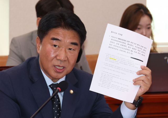 이기헌 더불어민주당 의원이 윤 대통령 탄핵소추안 표결 당일 부친상을 당했지만 국회로 향할 것을 밝혔다. 사진은 지난 10월7일 서울 여의도 국회에서 열린 문화체육관광위원회의 문화체육관광부 국정감사에 참석한 이기헌 더불어민주당 의원. /사진=뉴시스