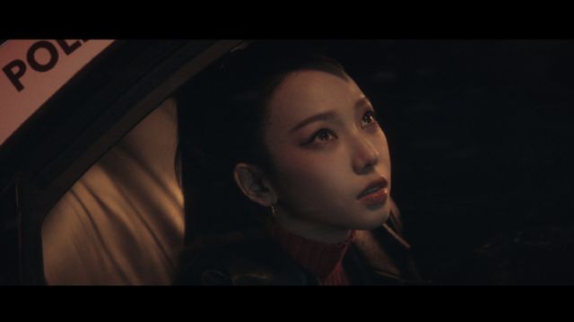 오는 20일 신세계스퀘어의 초대형 화면에서 에스파 카리나가 주연을 맡은 '헬로 뉴 산타' 영상 풀버전이 최초 공개된다. /사진=신세계백화점