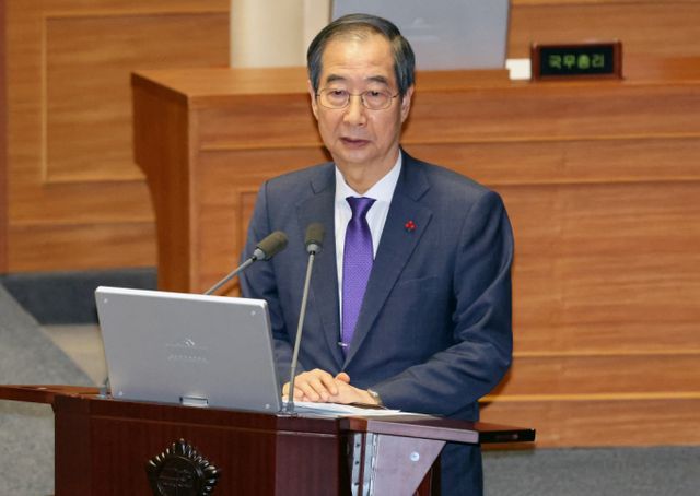  한덕수 국무총리가 국회 본회의에서 진행되는 대통령 탄핵소추안 표결을 서울 삼청동 총리공관에서 지켜보는 것으로 알려졌다. 사진은 지난 13일 국회 본회의에서 열린 긴급현안질문에 자리한 한 총리. /사진=뉴시스 