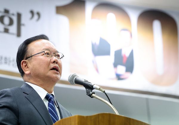 김부겸 전 국무총리가 국민의힘 의원들의 윤석열 대통령 탄핵소추안 표결 참여를 촉구했다. 사진은 김 전 총리가 지난 10일 오후 서울 마포구 연세대학교 김대중도서관 컨벤션 홀에서 열린 '김대중(DJ) 대통령 탄생 100주년, 노벨평화상 수상 24주년' 기념식 및 기념강연에 참석해 축사하는 모습. /사진=뉴스1