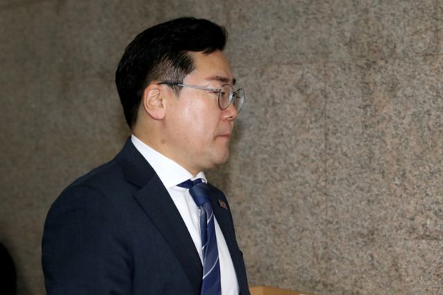 박찬대 더불어민주당 원내대표가 14일 있을 대통령 탄핵소추안을 반드시 가결 시킬 것을 다짐했다. 사진은 14일 서울 여의도 국회에서 열린 의원총회에 참석한 박찬대 더불어민주당 원내대표. /사진=뉴시스