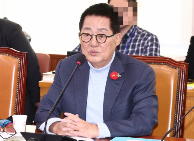 박지원 더불어민주당 의원이이 지난 6일 오전 서울 여의도 국회에서 열린 법제사법위원회 전체회의에서 의사진행과 관련해 발언하고 있다. /사진=뉴스1