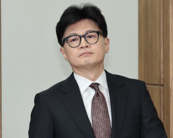 한동훈 국민의힘 대표가 당 대표직을 사퇴했다. 사진은 한동훈 국민의힘 대표가 16일 오전 서울 여의도 국회에서 열린 당대표 사퇴 기자회견을 하기 위해 이동하는 모습. /사진=뉴시스