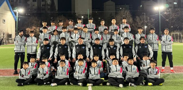 안산시 최초의 독립구단 하위나이트가 축구선수 전문 양성기관으로서의 포부를 들어냈다. 사진은 지난 시즌 하위나이트에서 활약했던 소속 선수들의 모습. /사진=하위나이트 제공