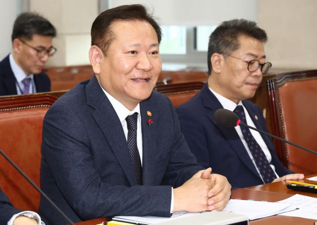 사진은 지난 5일 서울 여의도 국회에서 열린 비상계엄 관련 행정안전위원회 전체회의에서 계엄 사태에 관한 질의에 답변한 이상민 전 행정안전부 장관. /사진=뉴스1