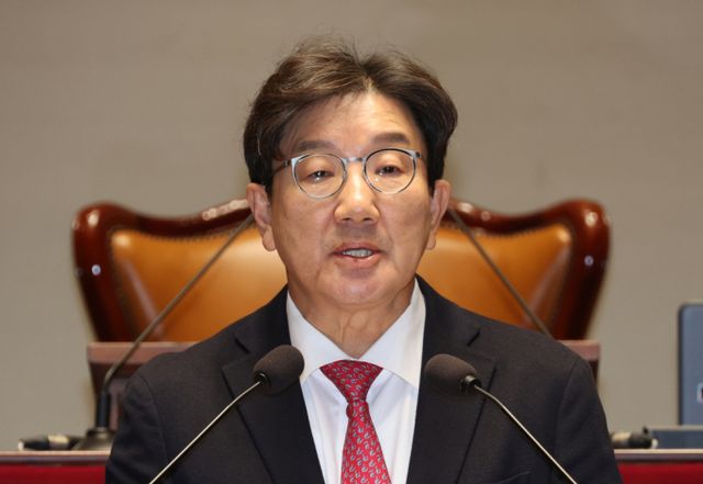 권성동 국민의힘 대표 권한대행 겸 원내대표가 오는 18일 이재명 더불어민주당 대표와 만남을 진행한다. 사진은 16일 서울 여의도 국회에서 열린 의원총회에 참석한 권성동 국민의힘 당대표 권한대행 겸 원내대표. /사진=뉴시스