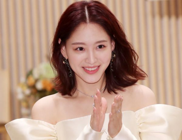 배우 김재경이 지난여름 결혼했다는 소식이 전해졌다. 사진은 배우 김재경이 서울 양천구 목동 SBS에서 진행된 드라마 '초면에 사랑합니다' 제작발표회에 참석해 인사하는 모습. /사진=머니투데이