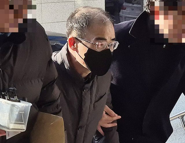 비상계엄 당시 국회에 병력을 보낸 곽종근 전 특수전사령관이 김용현 전 국방부 장관과 여인형 전 방첩사령관에 이어 3번째로 구속됐다. 사진은 16일 서울 용산구 중앙지역군사법원에서 열린 영장실질심사에 출석하고 있는 곽종근 전 육군 특수전사령관의 모습. /사진=뉴스1