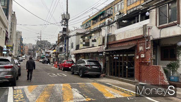 계엄 사태 이후 공무원 사회에선 회식을 꺼리는 분위기가 조성되어 삼각지역 인근 식당가의 매출이 줄었다. / 사진=곽선우 기자