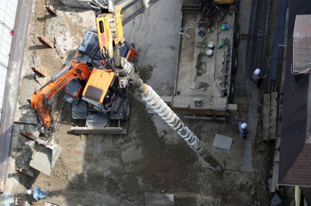  통계청의 '11월 고용동향'에 따르면 건설업 취업자 수는 전년동월대비 9만6000명 감소했다. 사진은 22일 서울 시내의 한 공사현장. /사진=뉴스1