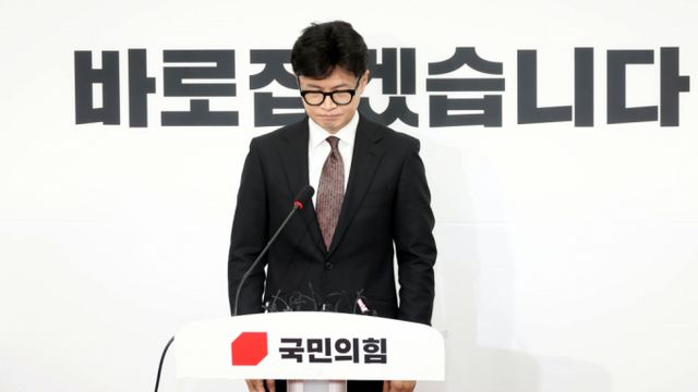 한동훈 국민의힘 당대표가 대표직 사퇴를 발표 당시 법무부 장관 취임 당시 착용했던 넥타이를 다시 매 대중들의 주목을 받았다. 사진은 해당 넥타이를 착용한 한 대표. /사진=뉴시스