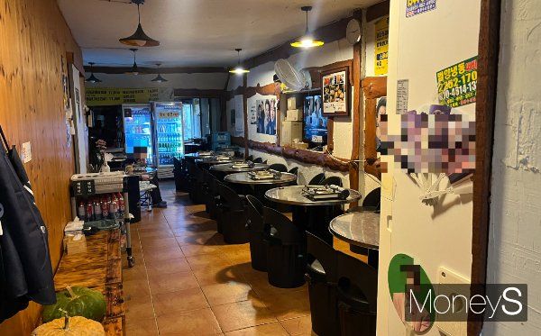 줄 설 정도로 인기 있던 식당마저 발길이 끊겼다. 사진은 삼각지역 인근의 고깃집 내부. /사진=곽선우 기자