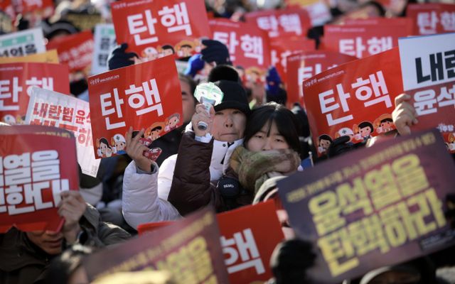 국민의힘 소속 국회의원들의 휴대전화 번호를 공개한 전국민주노동조합(민주노총)에 대한 수사에 착수했다. 사진은 지난14일 윤 대통령 탄핵 집회 모습. /사진=뉴시스