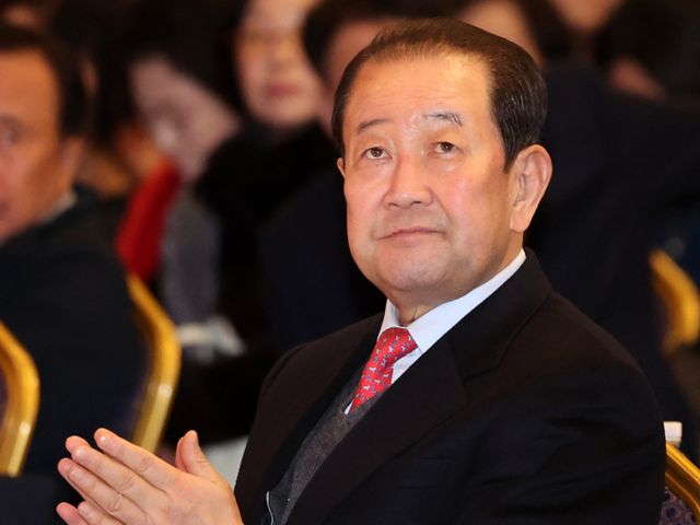 박주선 대한석유협회 회장이 18일 서울 중구 롯데호텔에서 열린 '2024 석유컨퍼런스'에서 개회사를 통해 신사업을 위한 정부 지원을 요청했다. /사진=뉴시스