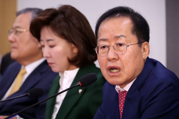 홍준표 대구시장이 "설마 국민들이 범죄자·난동범을 대통령으로 만들겠는가"라며 더불어민주당과 이재명 대표를 향해 비판을 쏟아냈다. 사진은 지난달 서울 여의도 국회 의원회관에서 정기포럼에서 발언 중인 홍 시장의 모습. /사진=뉴시스