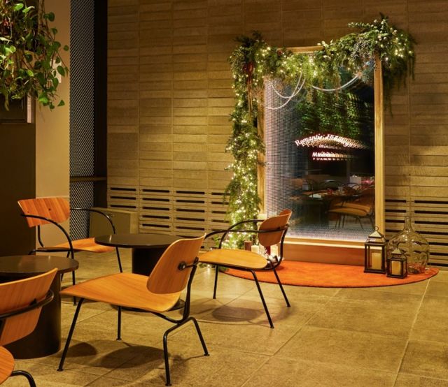 커피 복합문화공간 맥심플랜트가 홀리데이 시즌의 분위기를 느낄 수 있도록 새 단장했다. /사진=동서식품