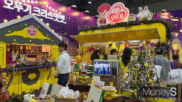 오뚜기가 크리스마스 마켓을 주제로 부스를 마련했다. /사진=곽선우 기자