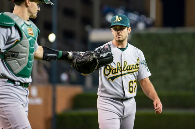 두산 베어스가 새 외국인 투수 토마스 해치에 대한 계약을 해지한 후 잭 로그를 영입했다고 발표했다. 사진은 2022년 5월오클랜드 애스틀레틱스의 선발투수 잭 로그의 모습. /사진=로이터