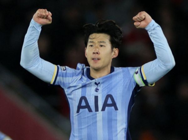 손흥민이 그림 같은 코너킥 골을 넣었다. 사진은 토트넘의 손흥민이 15일(현지시간) 영국 사우샘프턴의 세인트 메리즈 스타디움에서 열린 EPL 사우샘프턴과 경기서 2경기 연속골인 시즌 6호골을 터트린 뒤 기뻐하는 모습. /사진=로이터