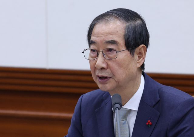 더불어민주당이 한덕수 대통령 권한대행 국무총리에 대한 탄핵 논의가 이뤄지고 있다고 밝혔다. 사진은 한덕수 대통령 권한대행 국무총리. /사진=뉴시스