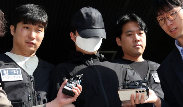  여자친구를 흉기로 찔러 살해한 혐의로 재판에 넘겨진 명문대 의대생에 대한 1심 결론이 나온다.사진은 검찰 송치되는 모습. /사진=뉴스1