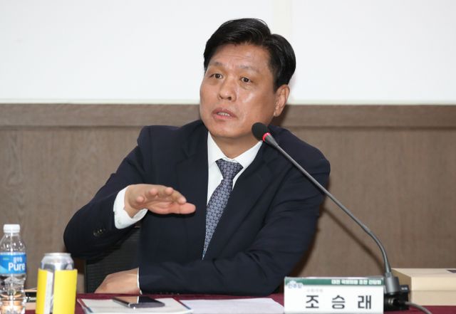 한덕수 대통령 권한대행이 19일 쟁점법안에 대해 재의요구권(거부권)을 행사하자 더불어민주당이 비공개 최고위원회의를 소집했다. 사진은 조승래 민주당 의원이 지난달 11일 대전 동구 코레일 본사에서 열린 이장우 대전시장과 지역구 국회의원들과 조찬 간담회에서 발언하는 모습. /사진=뉴스1